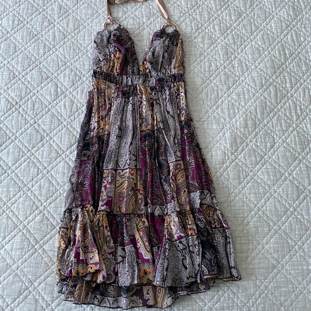 Halter neck dress.